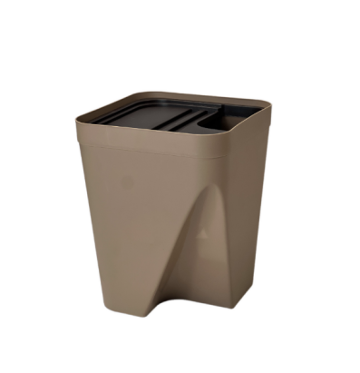 سلة مهملات مربعة وسط ماي هوم